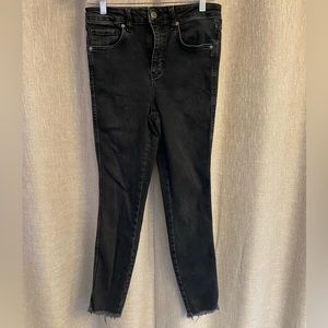 Free People - Black denim jeans with fray bottoms - size 29